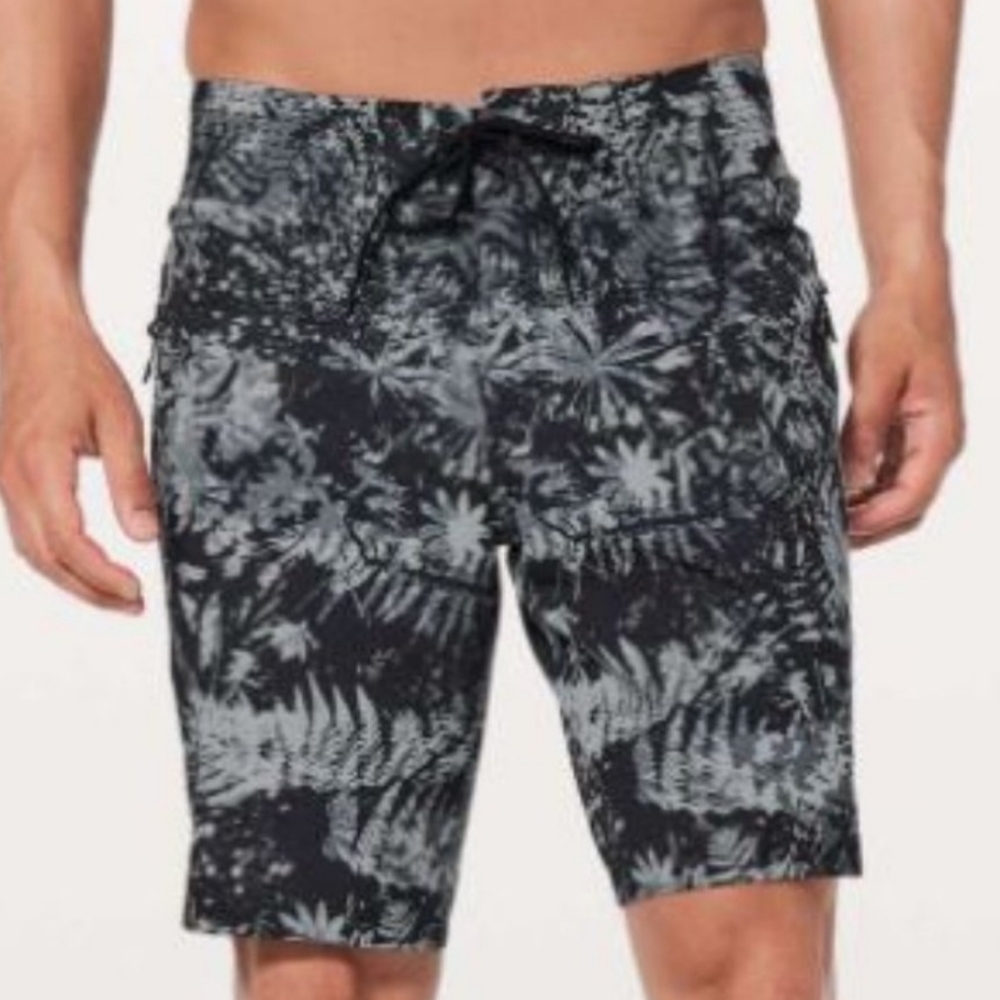 Lululemon Current State Board Short 9" - Size 40